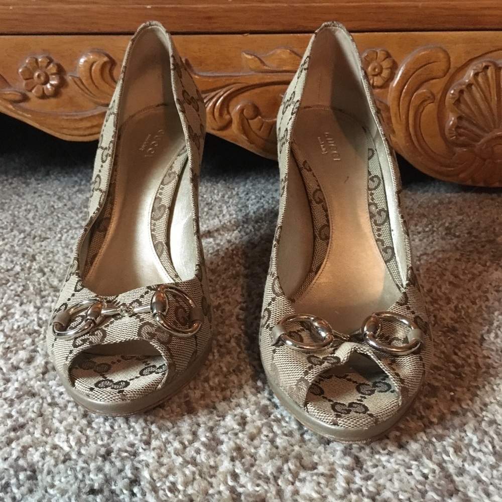 Gucci peep-toe heel
